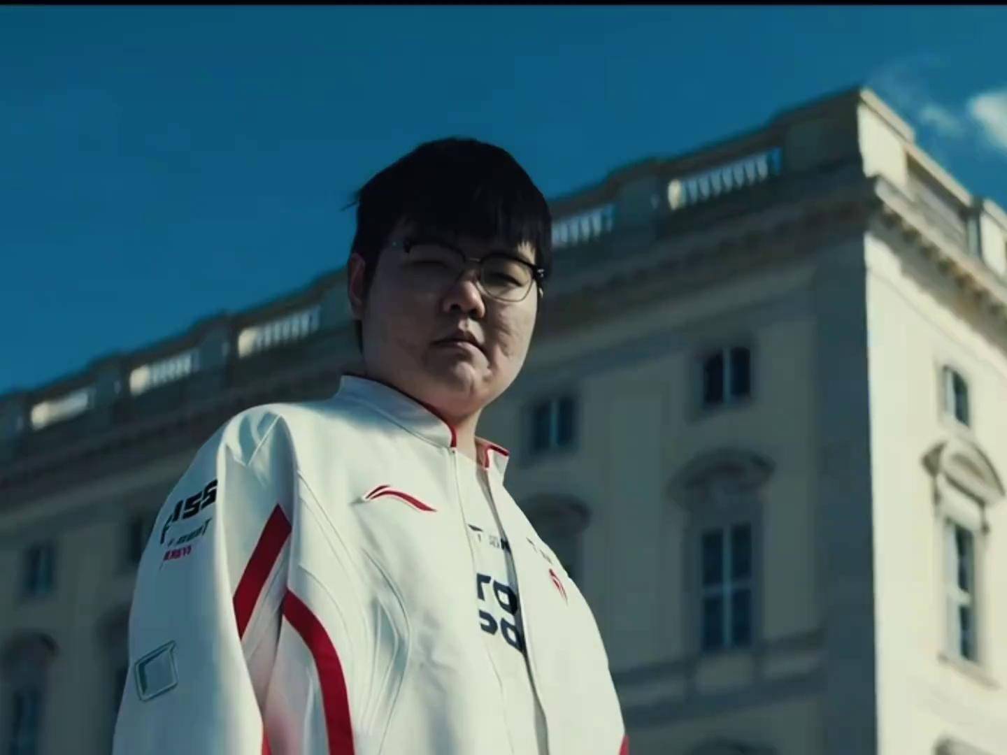 开云体育app-TES碾压DK，Zeus关键团战开团秒人峡谷大战四强赛，让粉丝疯狂欢呼