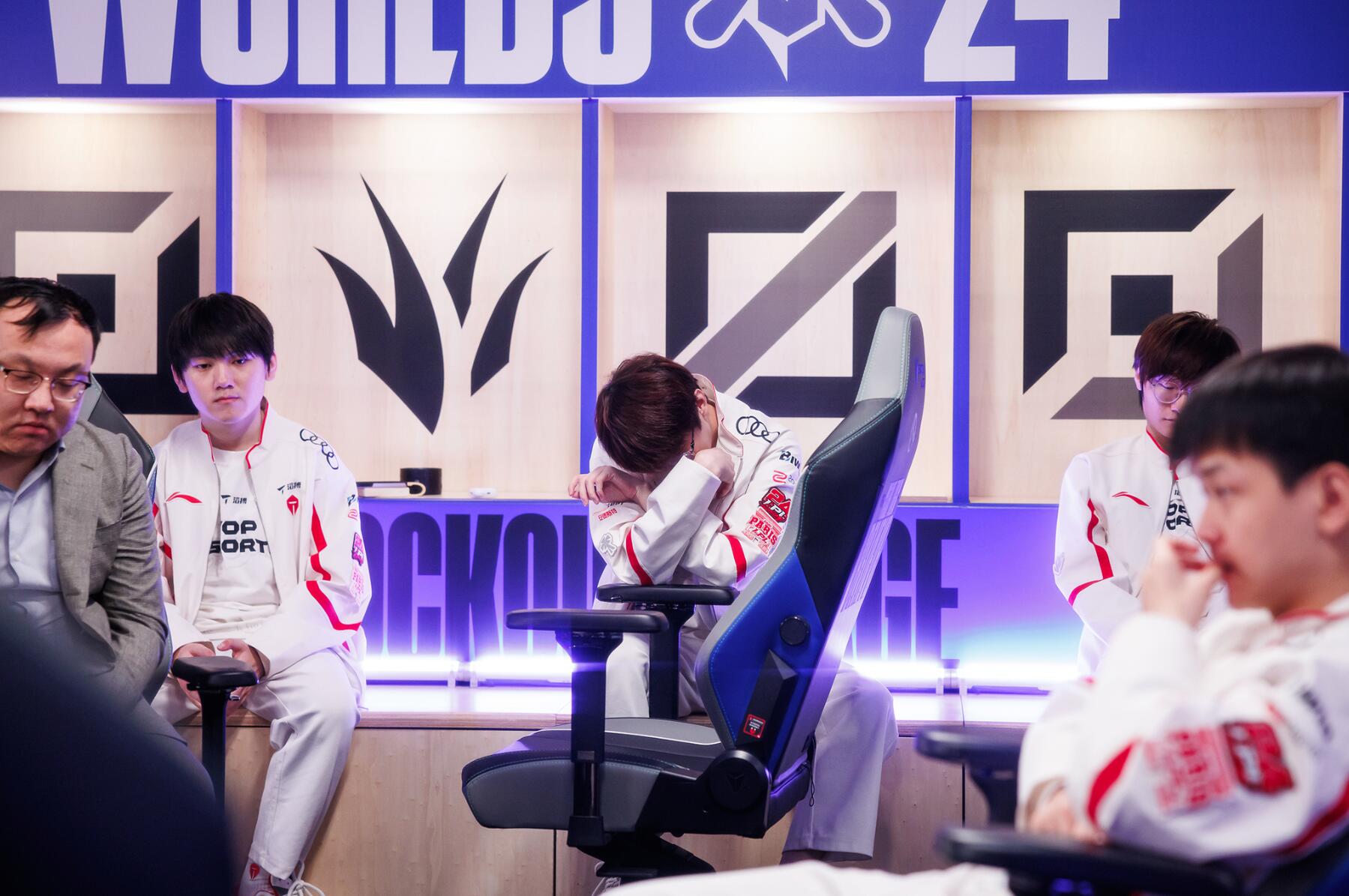 TES碾压DK,Zeus关键团战开团秒人峡谷大战四强赛,让粉丝疯狂欢呼 TES碾压DK,Zeus关键团战开团秒人峡谷大战四强赛,让粉丝疯狂欢呼