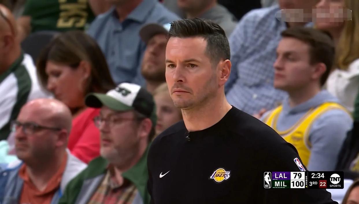 雄鹿主教练倍感压力大联盟头名处境不佳,全场震撼 雄鹿主教练倍感压力大联盟头名处境不佳,全场震撼