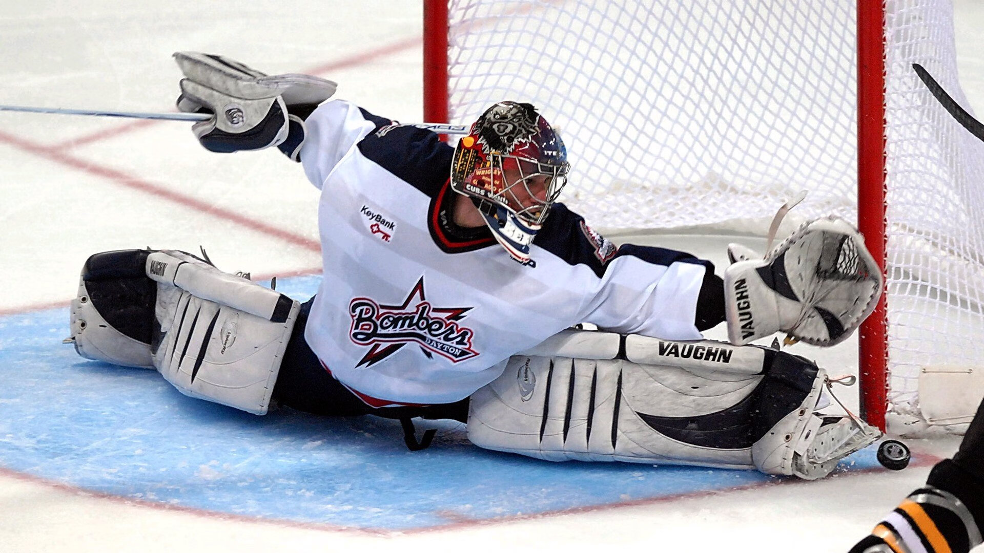 欧冠黑马逆袭,安哥拉鏖战里昂,阿克一战封神接管淘汰赛