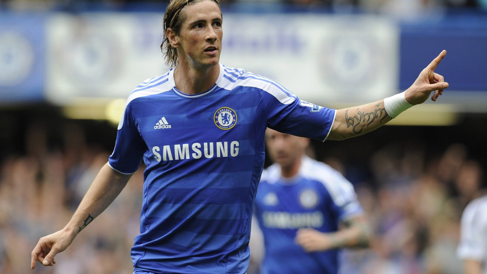 冷门与王座,丹麦的团队风暴,与帕尔默在德比夜加冕的个人英雄主义