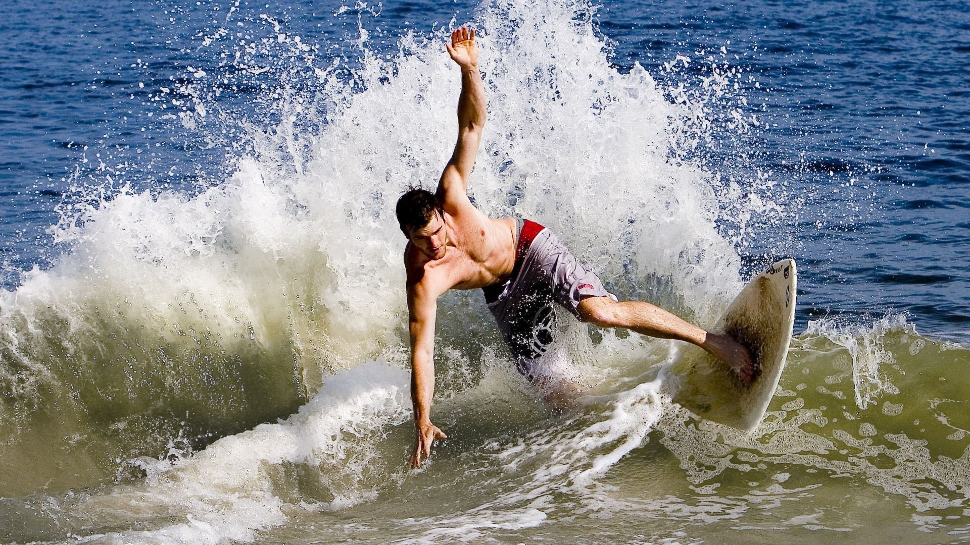 快船碾压深圳队展NBA统治力，字母哥末节疯狂接管锁定胜局